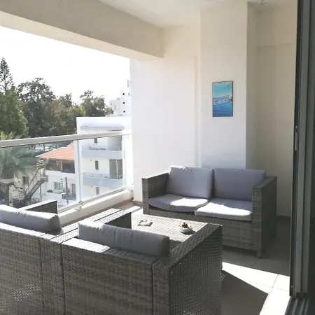Dezo Luxury Town לרנקה