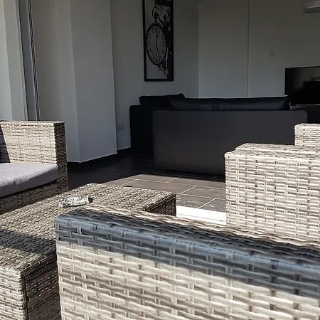 Dezo Luxury Town * لارنكا